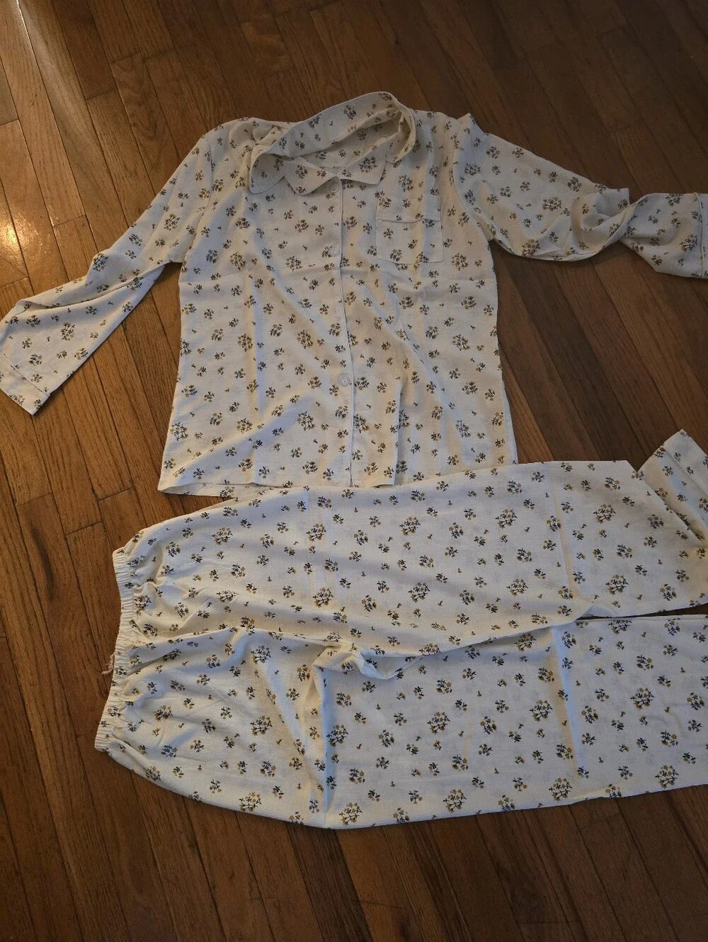 NwT Cream Floral Button-Up Pajama Set